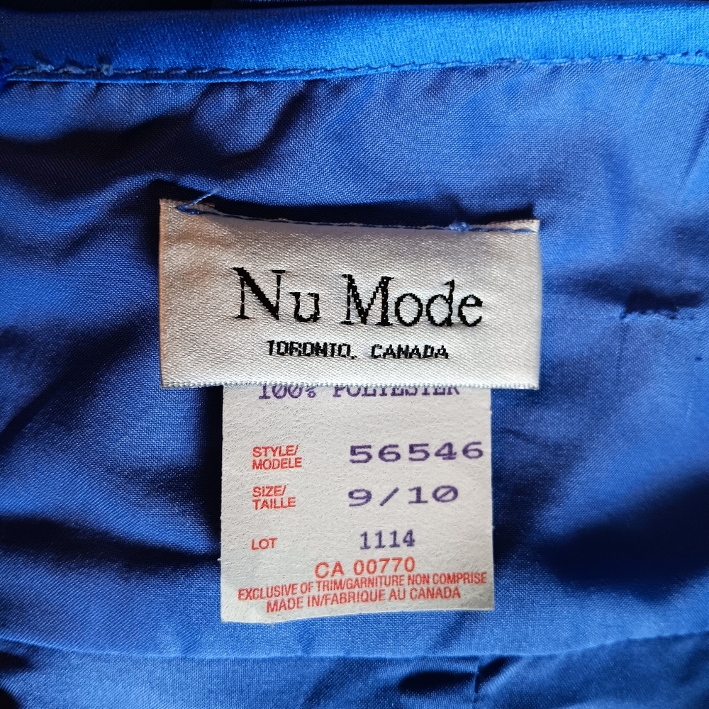 Made In Canada Gown - Picture 4 of 4